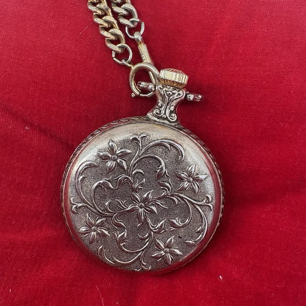 Vintage 1970's Westclox‎ Hunting Buck Dog Pocket Watch & Chain w/Original Box